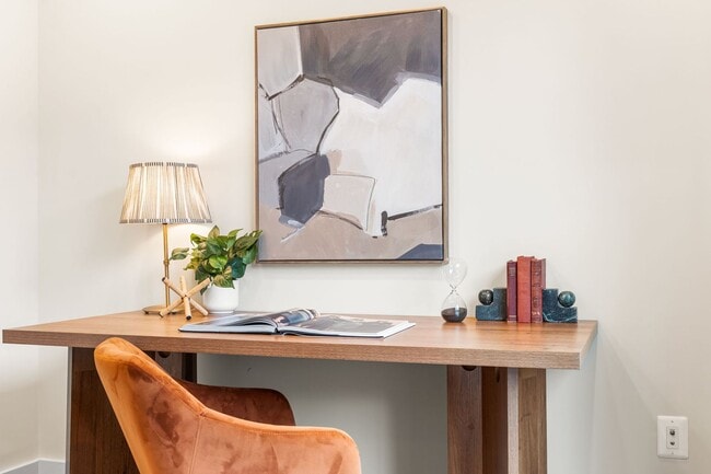 Building Photo - Stylish 2BR/2BA Bi-Level Condo with Private Roof Deck and Covered Parking!