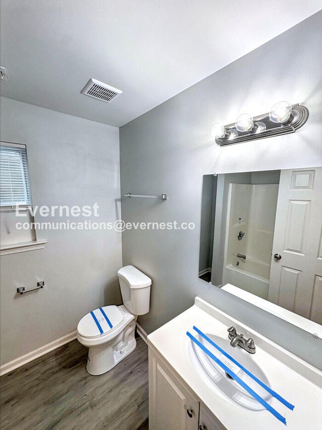 Building Photo - 2001 Chicago Ave NW