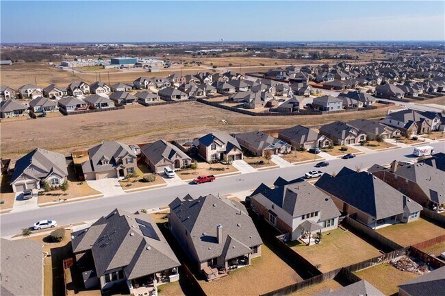 Building Photo - 6825 Leonardo Dr