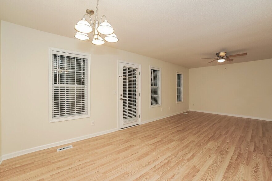 Building Photo - 757 Newport Dr