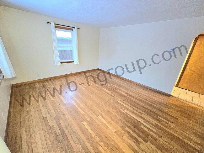 Building Photo - 5412 41st Ave