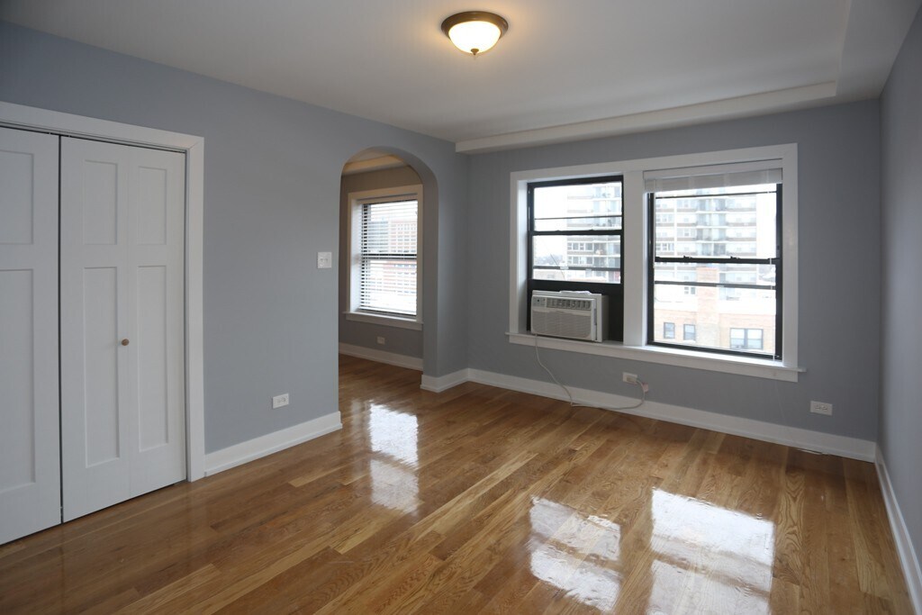 Building Photo - 555 W Arlington Pl