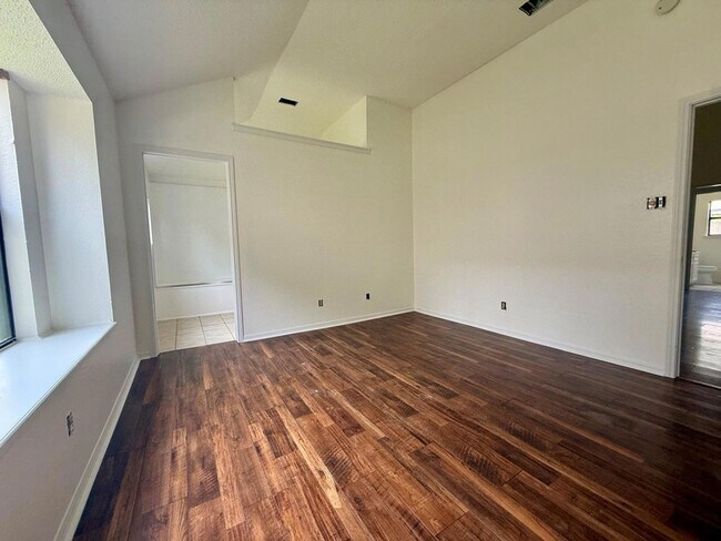 Building Photo - 2107 Willow Way
