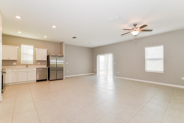 Building Photo - 325 Kenilworth Dr