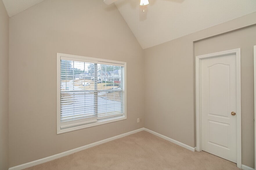 Building Photo - 4045 Lindsey Ln