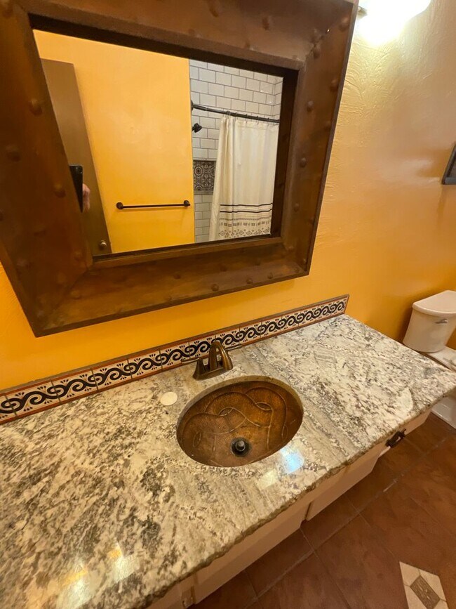 Building Photo - Eastside home with privacy on cul-de-sac