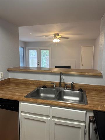 Building Photo - 2300 Balsam Dr