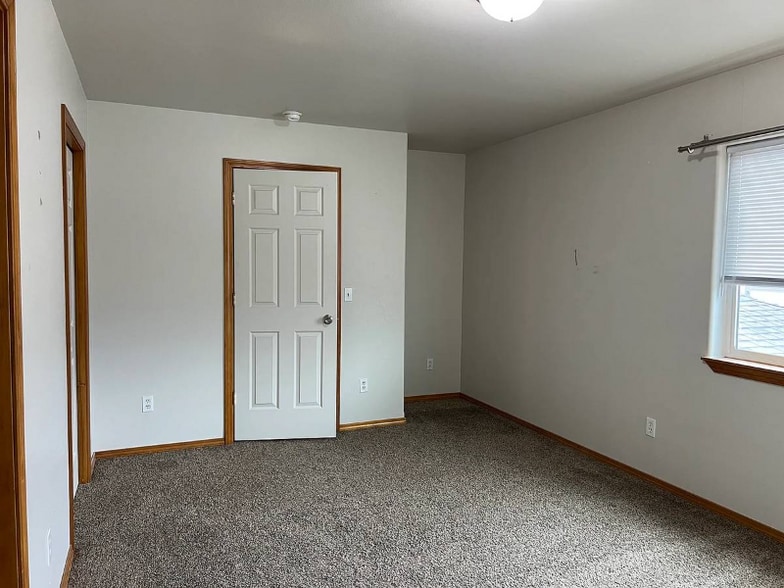 Building Photo - 1978 Greatview Dr