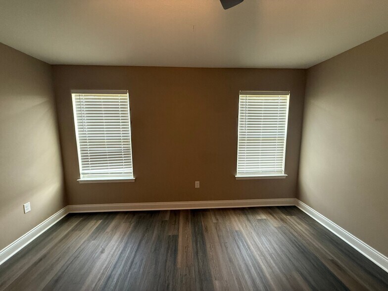 Building Photo - 4624 Dove Way