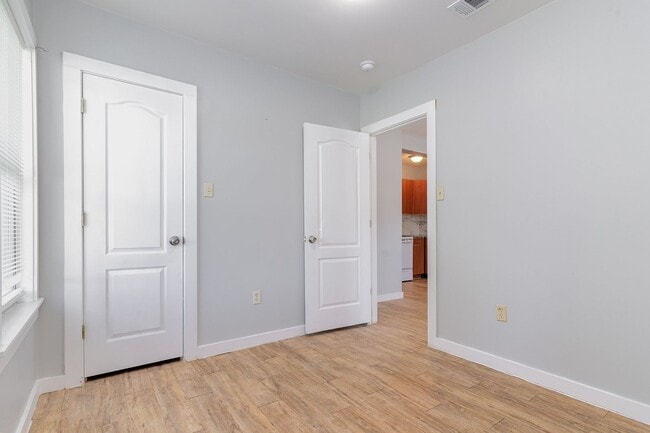 Building Photo - Affordable 2BD/1BA unit!