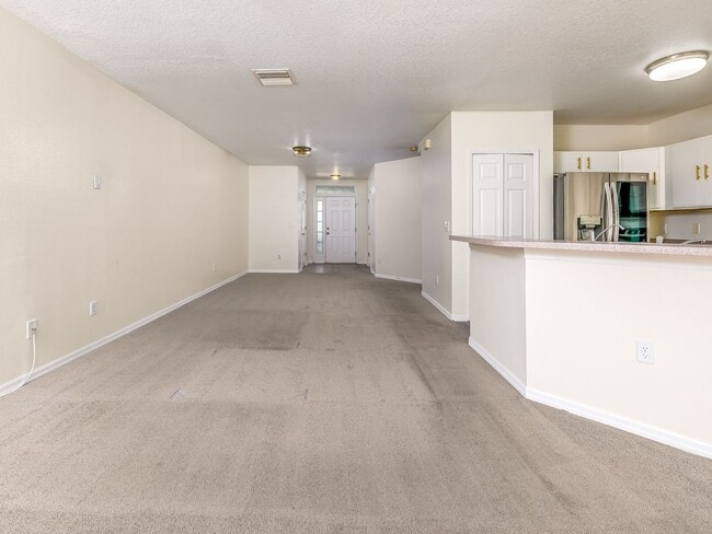 Building Photo - Riverview Townhome