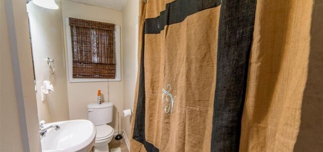 Building Photo - 1313 18th Ave