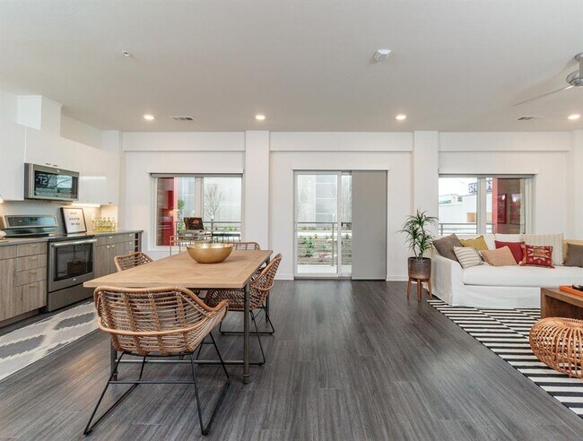 Building Photo - 4361 S Congress Ave