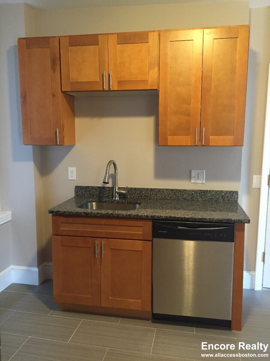 Building Photo - 241 Maverick St