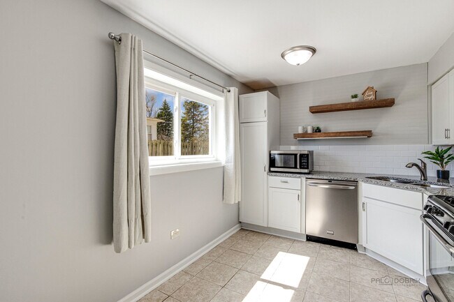 Building Photo - 240 N Archer Ave