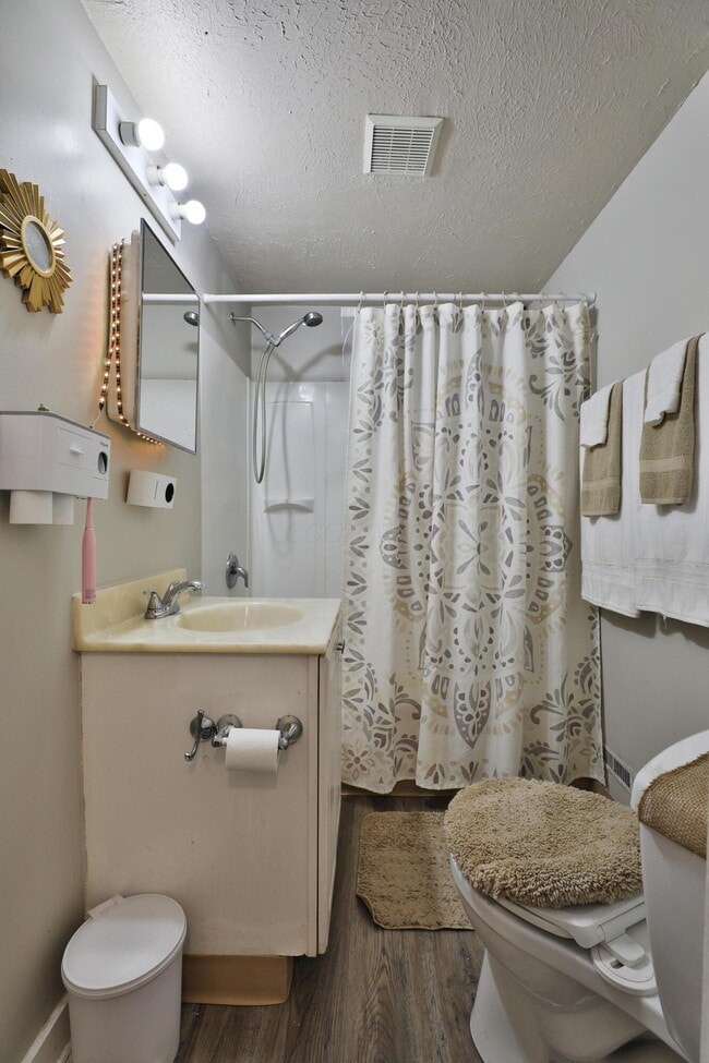 Building Photo - 1599 Mooberry St