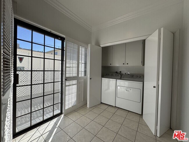 Building Photo - 1027 11th St