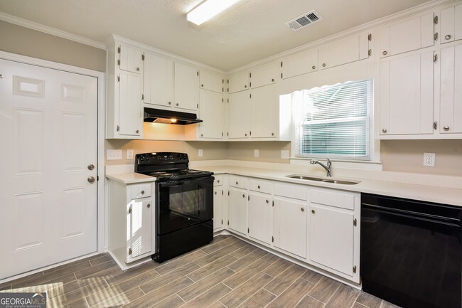 Building Photo - 1642 Sugarmaple Dr SW