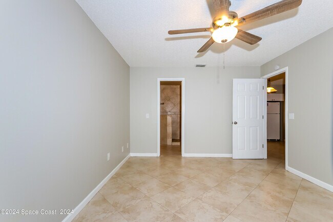 Building Photo - 661 SW Prado Ave