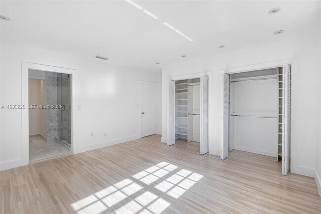 Building Photo - 11401 SW 72nd Pl