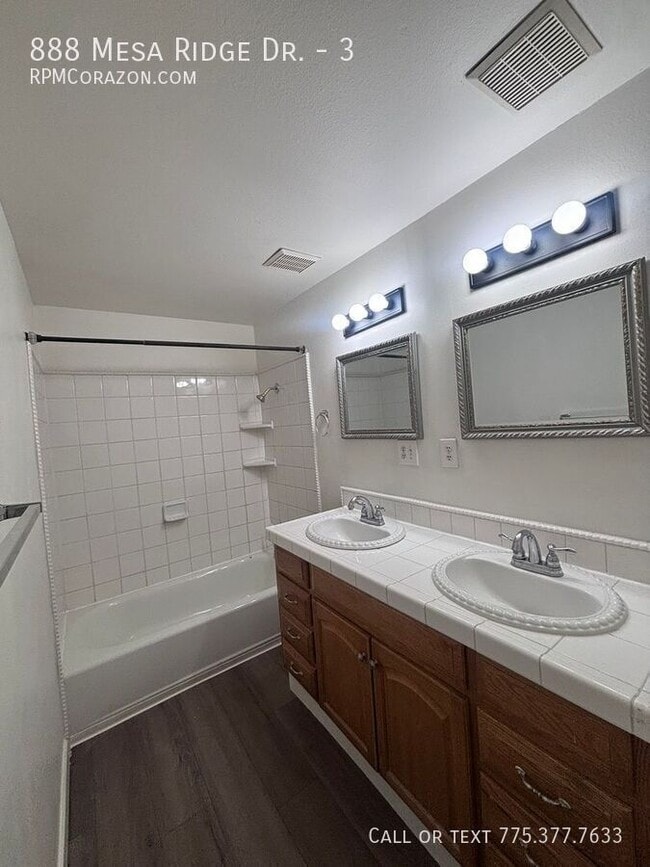 Building Photo - 888 Mesa Ridge Dr