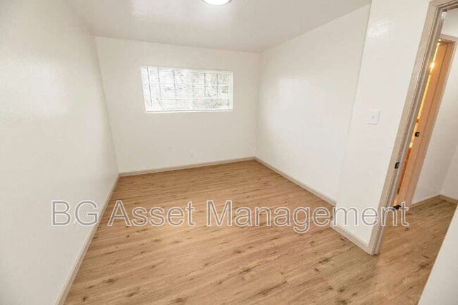 Building Photo - 1650 Barrus Ave