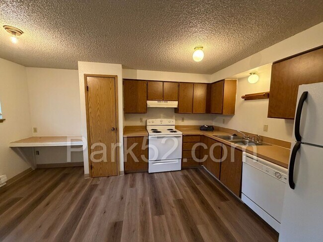 Building Photo - 5025 S Orchard #B