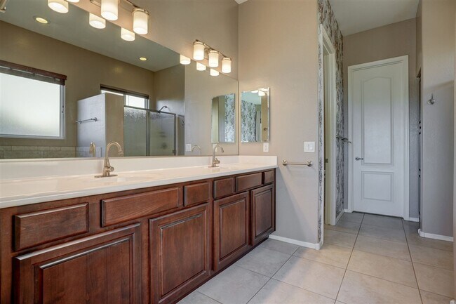 Building Photo - $300 off your move in costs. Now pets allowed! Beautiful 2 bed + den, 2 bath Home Located in Quai...