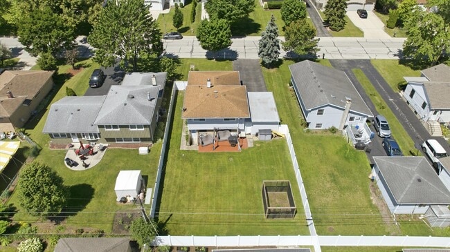 Building Photo - 607 Van Auken St