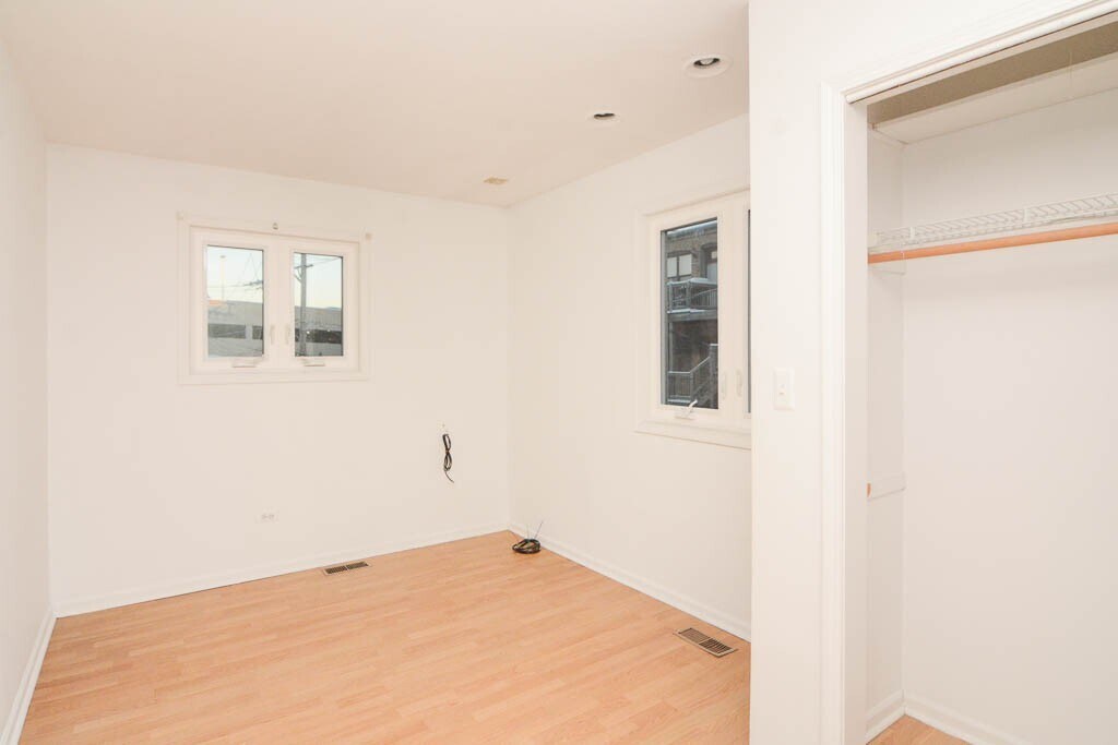 Building Photo - 849 W Fletcher St