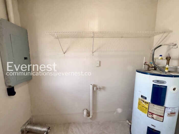 Building Photo - 2119 Navel Cir S