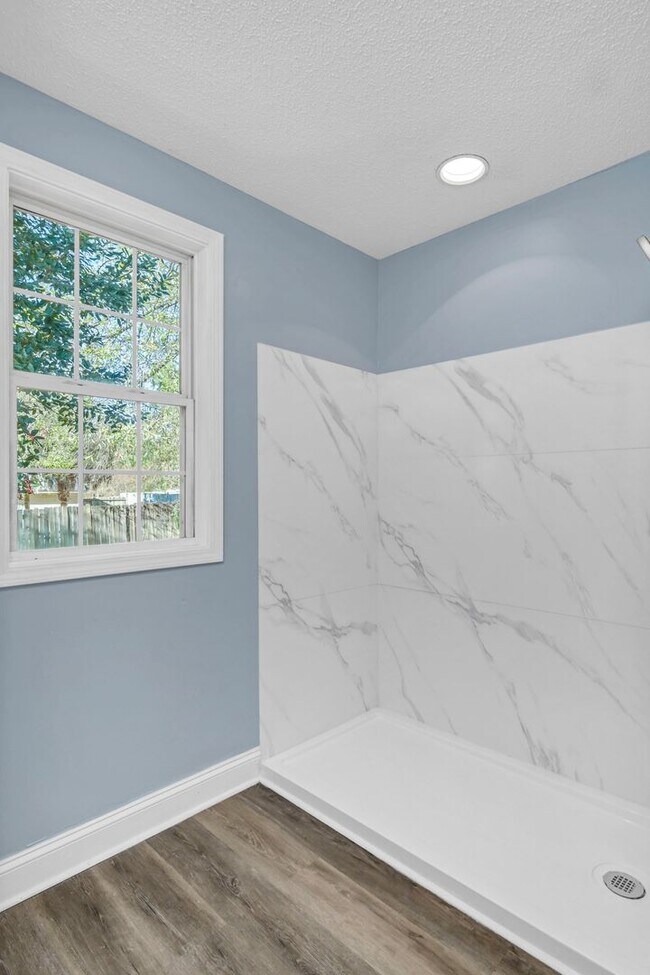 Building Photo - Beautifully Updated 3BR Home Minutes from Fort Jackson, VA Hospital & I-77