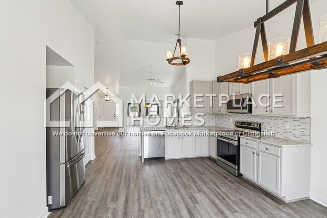 Building Photo - 1717 Briarmanor Dr