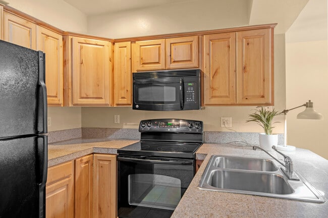 Building Photo - 3200 S Litzler Dr
