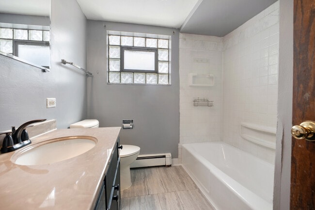 Building Photo - 524 Jeffery Ave