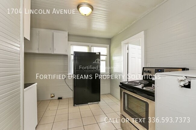 Building Photo - 1704 Lincoln Ave