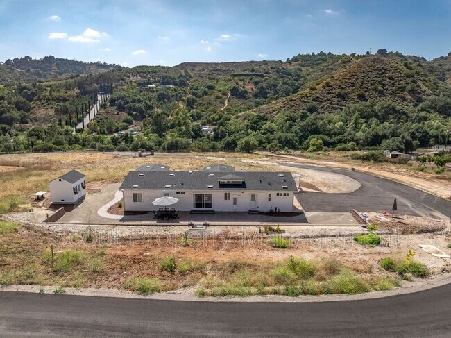 Building Photo - 471 Stewart Canyon Rd