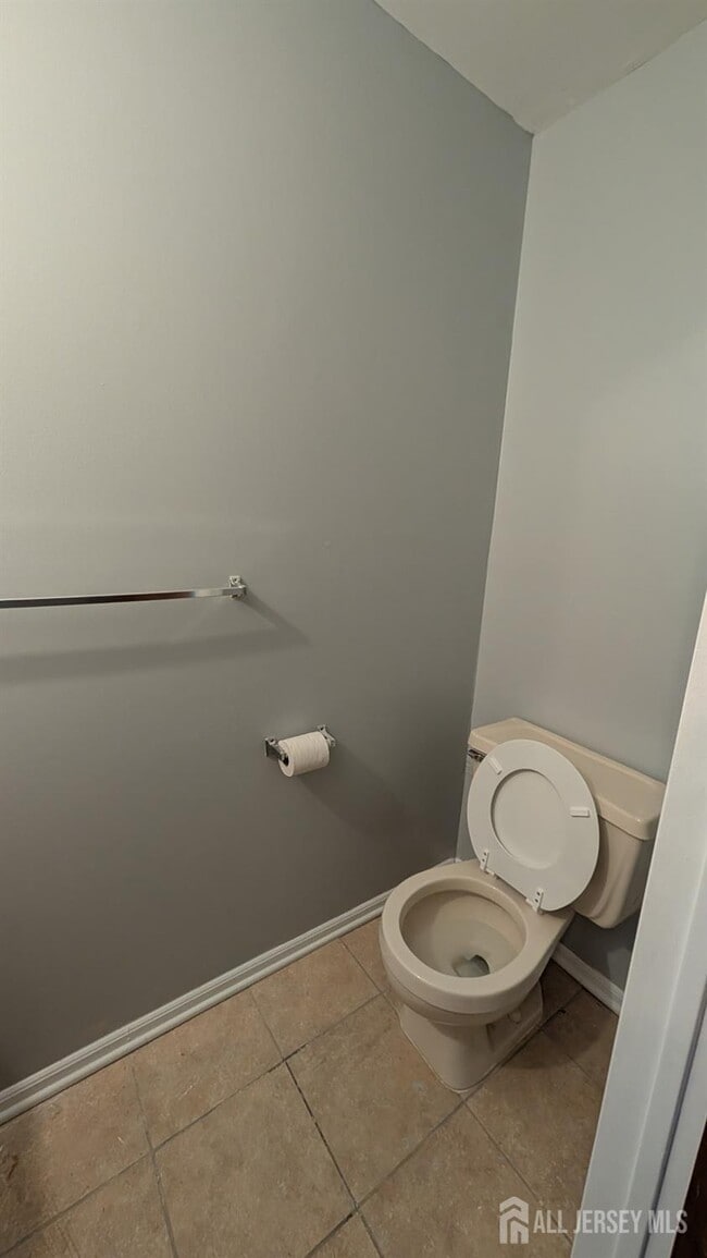 Building Photo - 72 Longfellow St