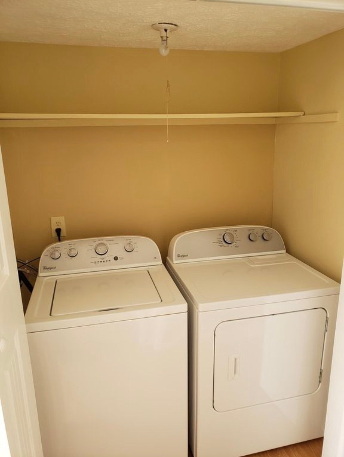 Building Photo - 445 Claircrest Dr