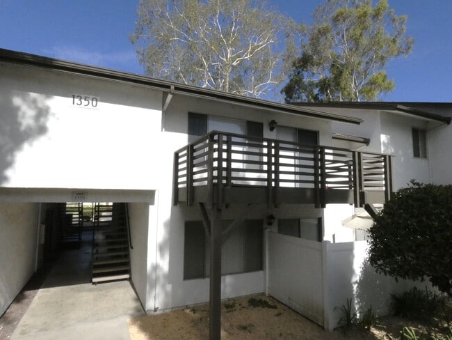 Building Photo - *Available NOW  in La Habra!*