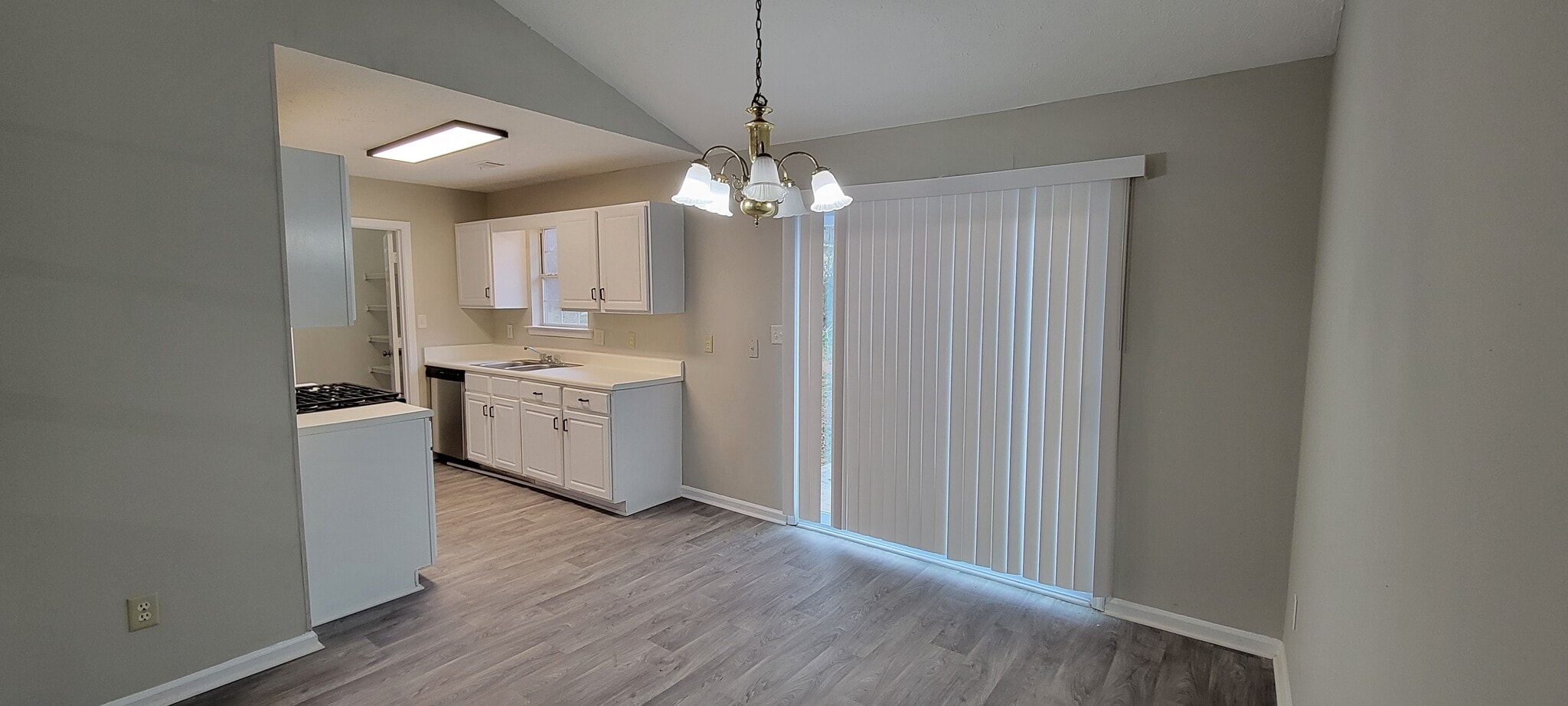 Building Photo - 118 Crystal Brk