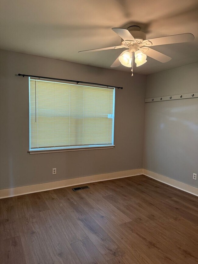 Building Photo - Spacious 4BR House in Tulsa