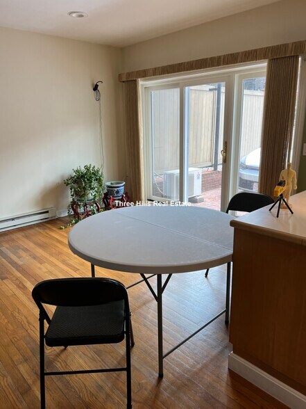 Building Photo - 238 W Newton St