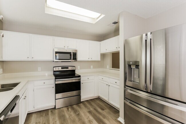 Building Photo - 6221 Valley Forge Ct