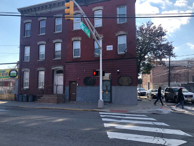 Building Photo - 467 Communipaw Ave