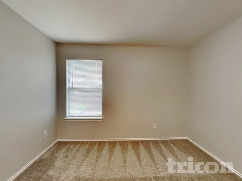 Building Photo - 2910 Candleside Dr