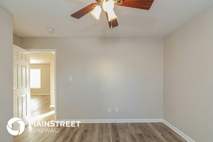 Building Photo - 5129 Peakwood Dr