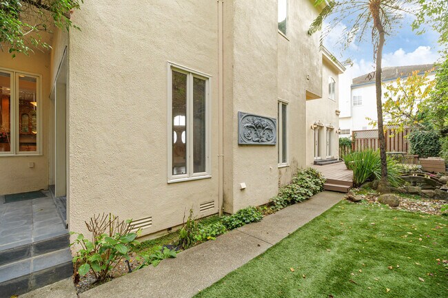 Building Photo - 17 Heron Dr