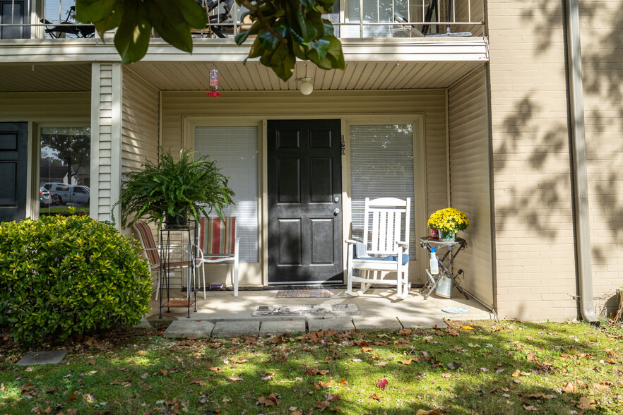 Building Photo - Spring Creek Garden Apartments