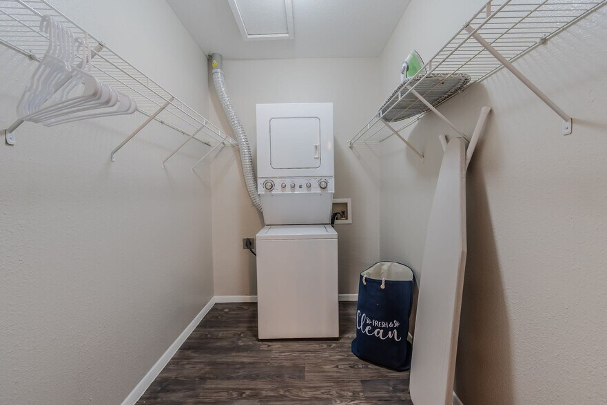 Building Photo - 10020 Regal Park Ln